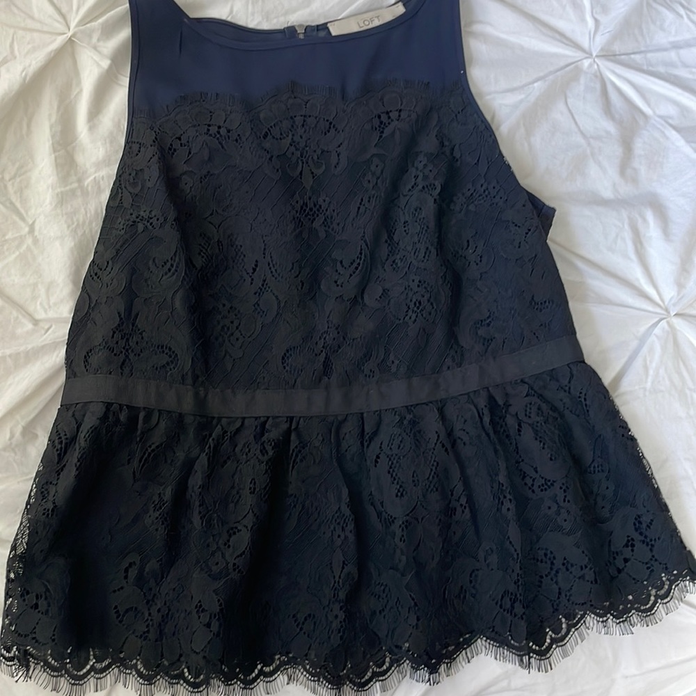 Ann Taylor LOFT Navy Black Lace Scallop Peplum Shell Blouse Size 6P women's